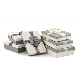 http://elegantpacking.com/6-6-thickbox/luxury-gift-boxes1.jpg